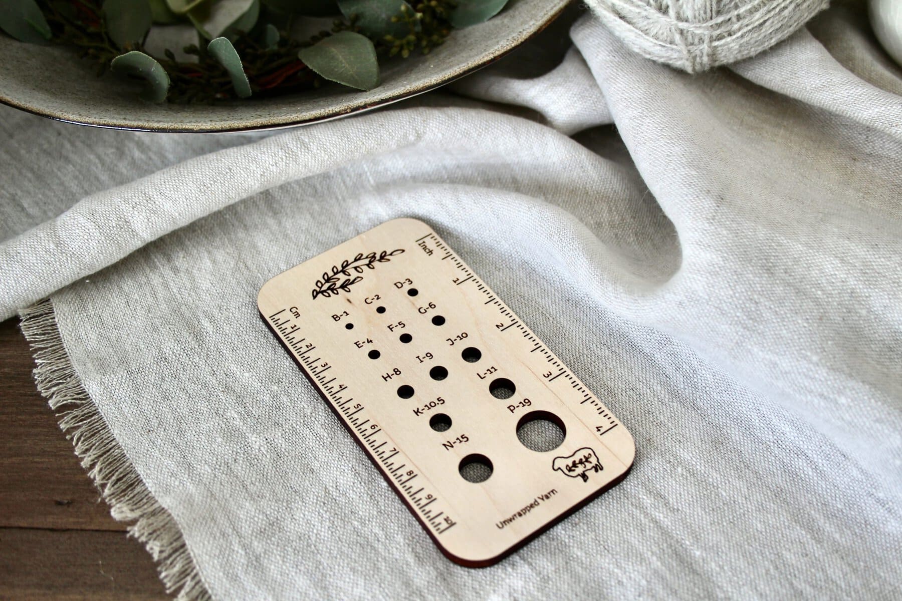 Crochet Hook Gauge with 4-inch Ruler