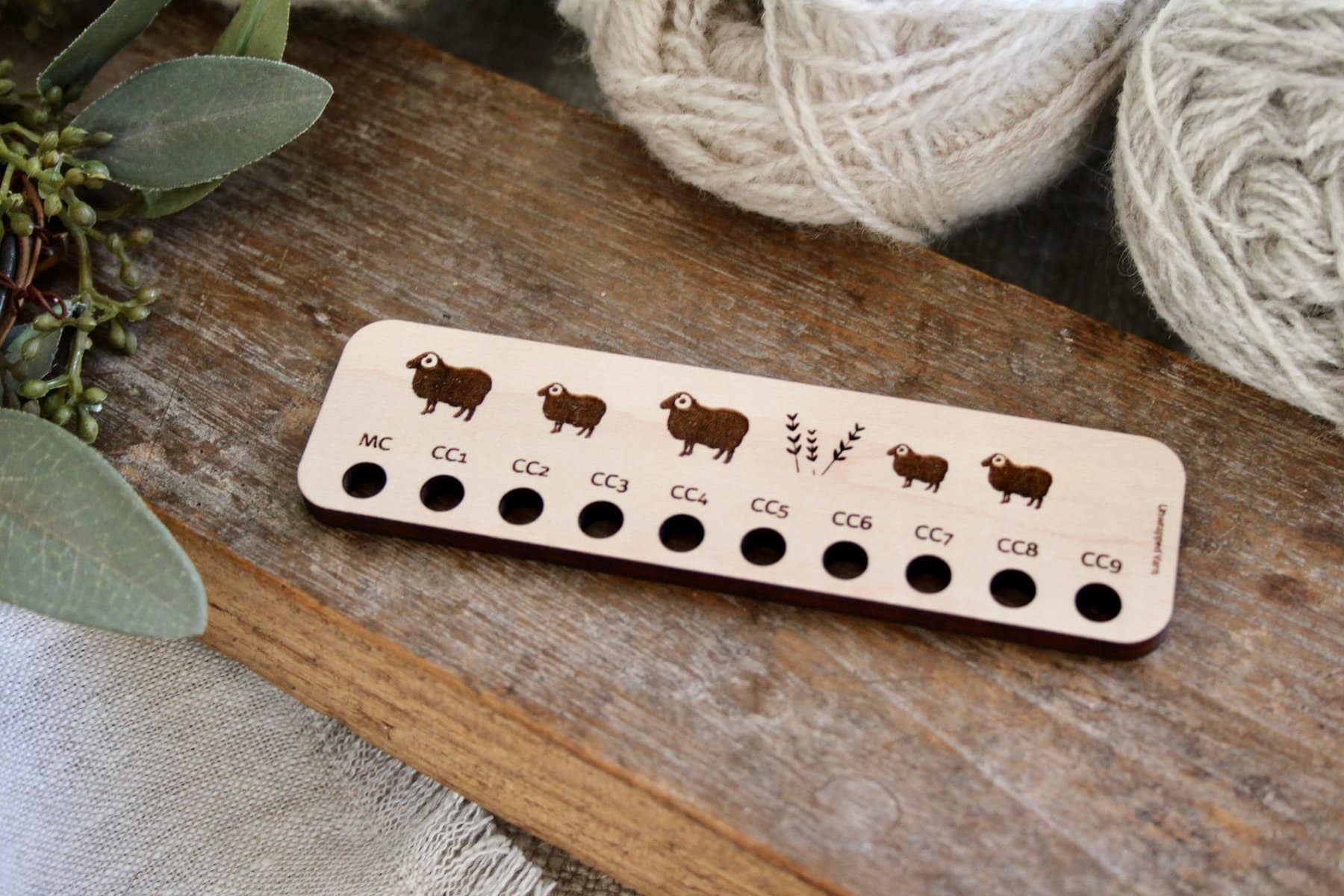 Colourwork Reference Tool with Sheep Design for 10 Strands