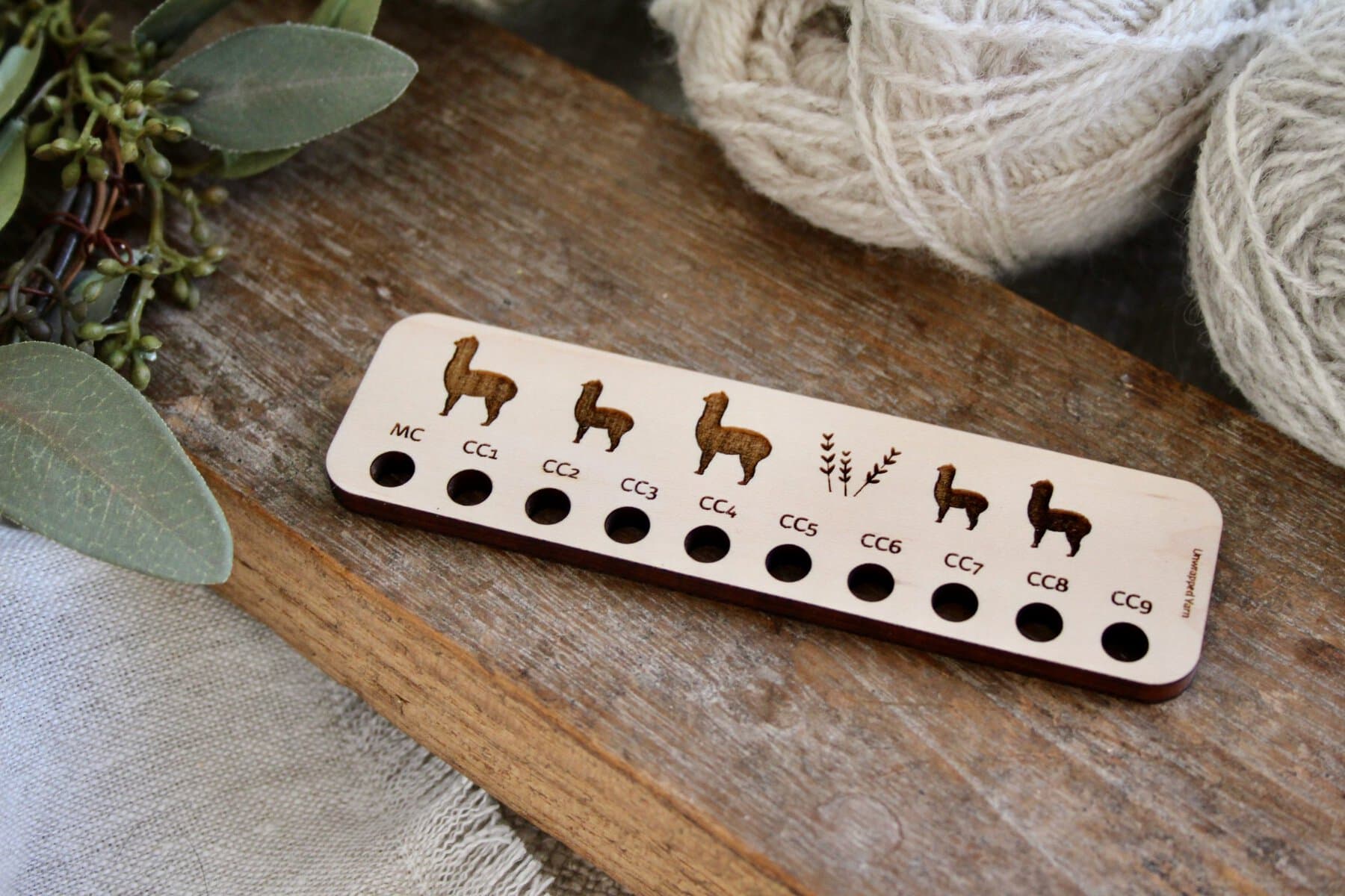 Colourwork Reference Tool with Alpaca Design for 10 Strands