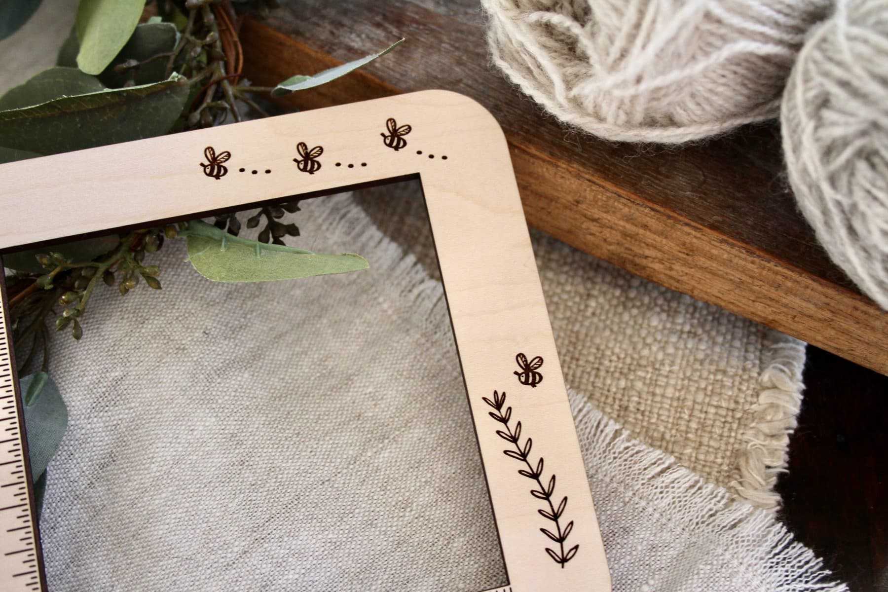 4-inch Swatch Gauge Ruler with Bee Design - Image 2