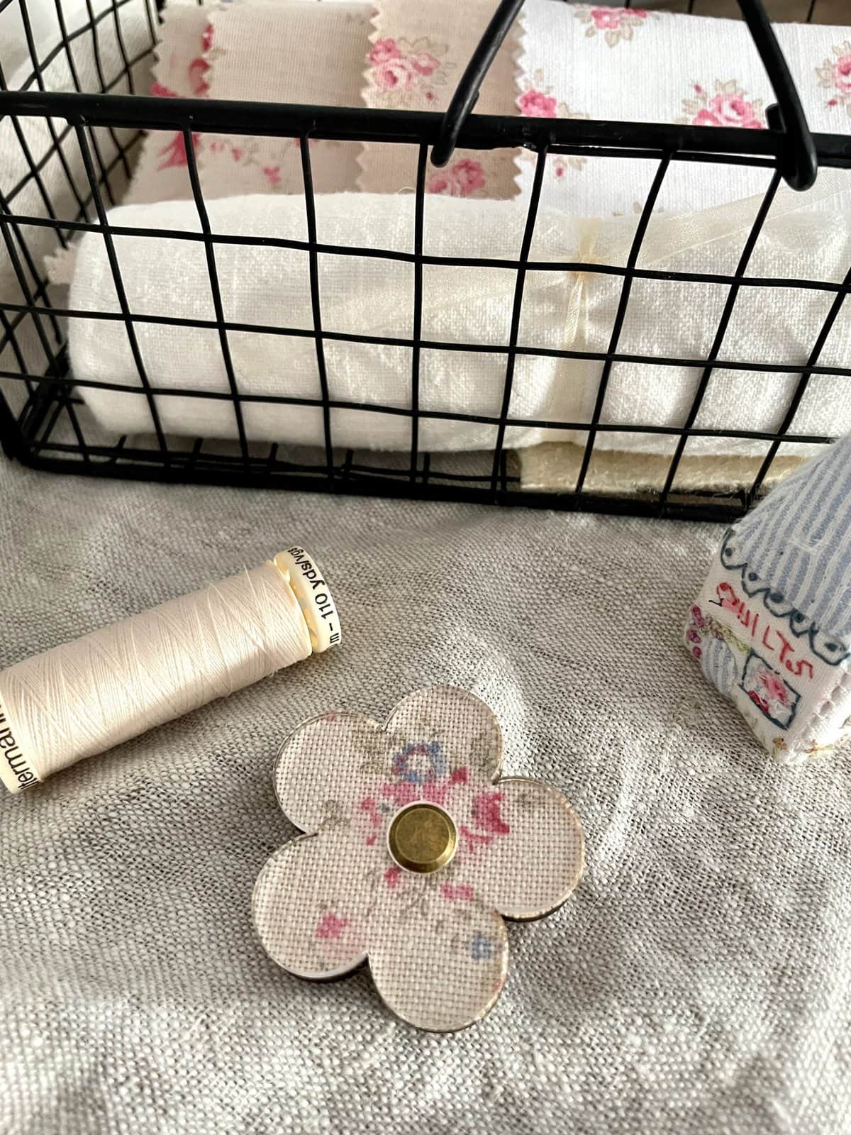 Forget Me Not Blue Floral Needle Minder
