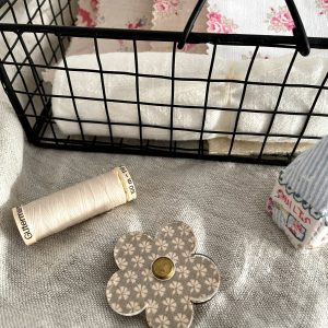 Sage Floral Needle Minder