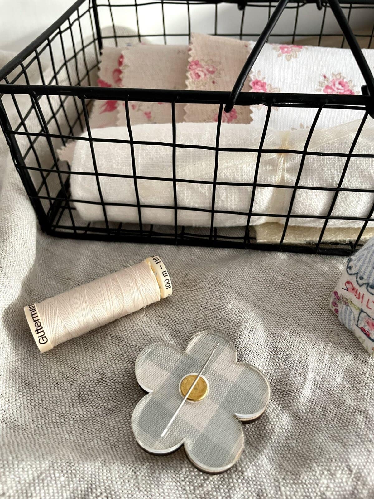 Floral Gingham Needle Minder - Image 4