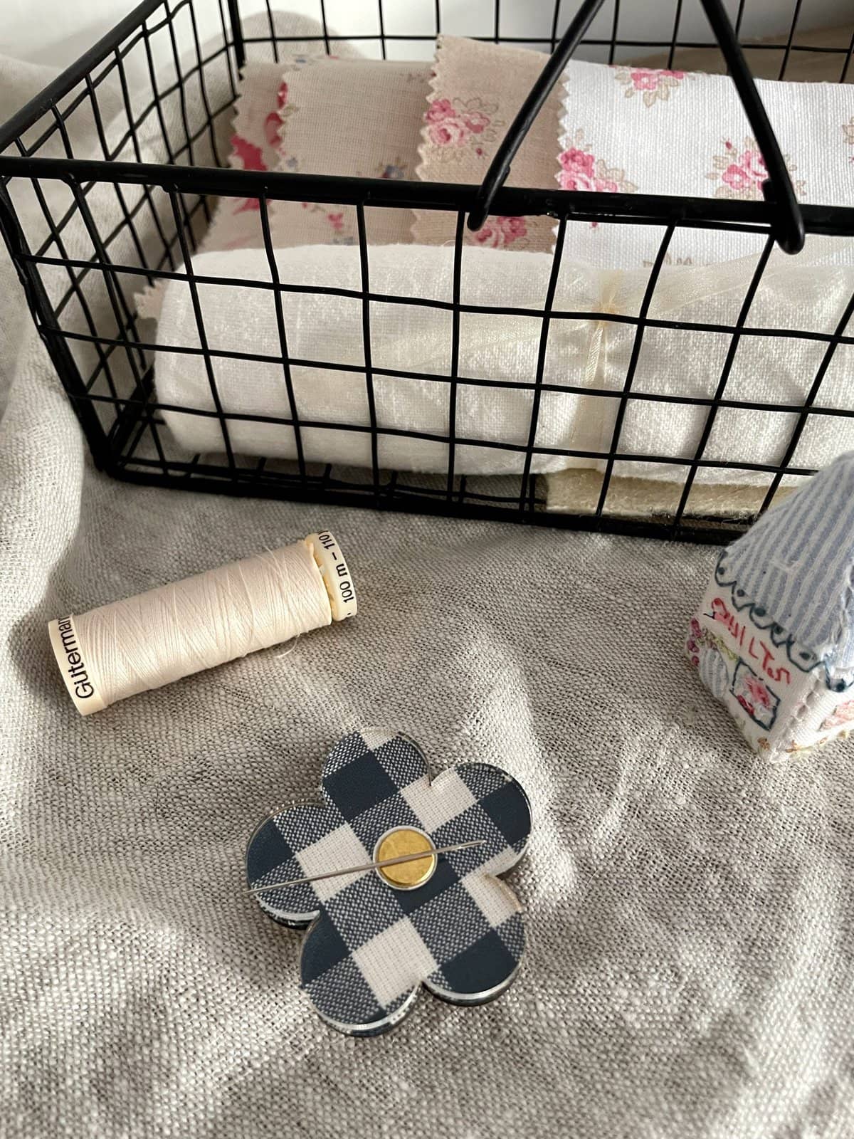Floral Gingham Needle Minder - Image 2