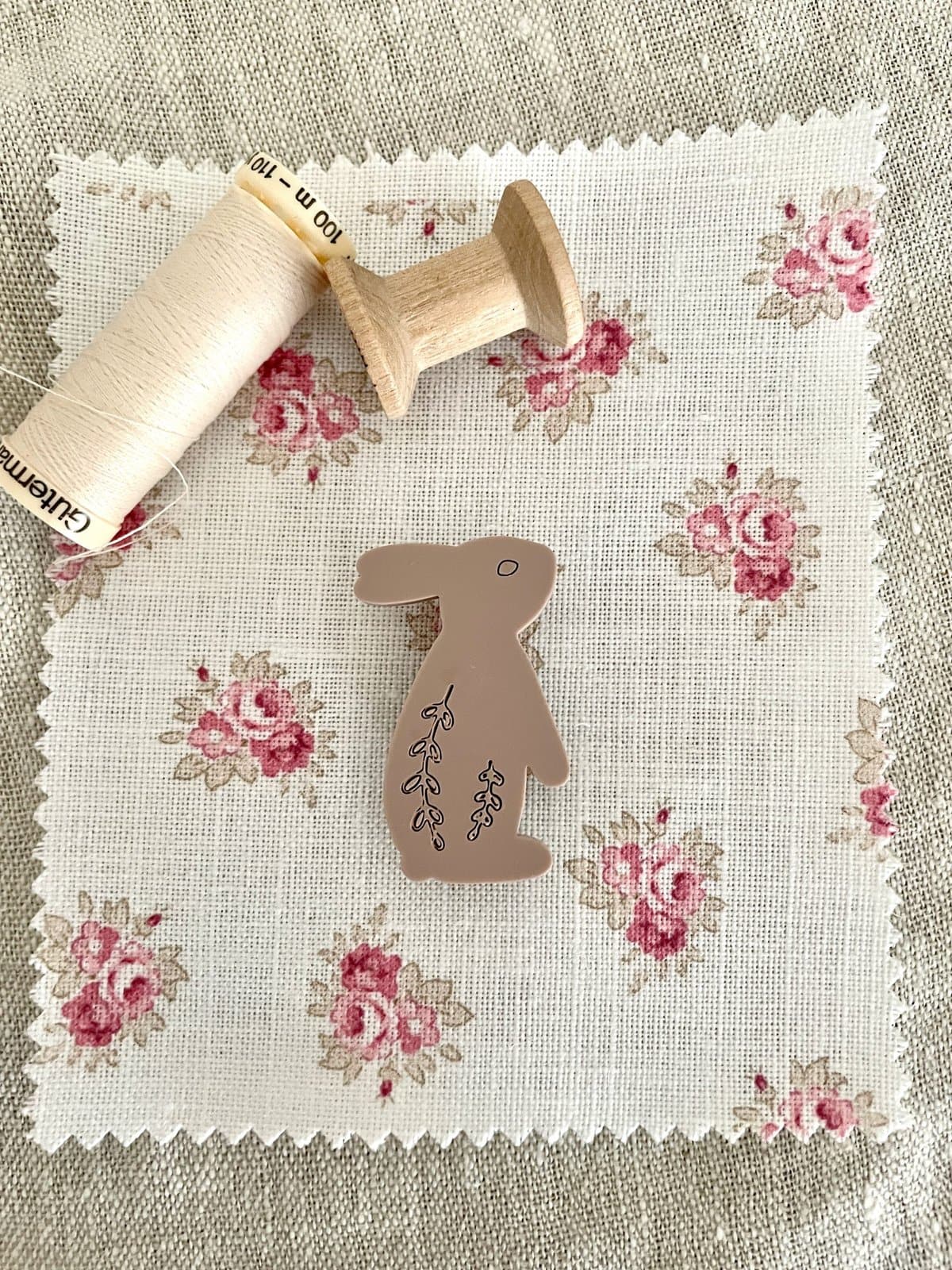 Antique Rose Rabbit Needle Minder