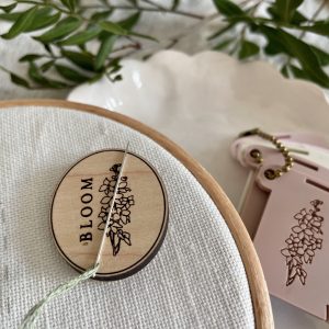 Bloom Needle Minder