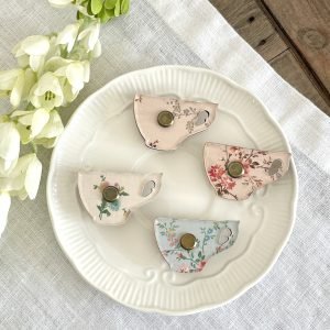 Bridgerton Teacup Needle Minder