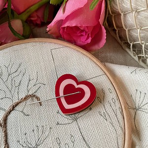 Red Heart Needle Minder