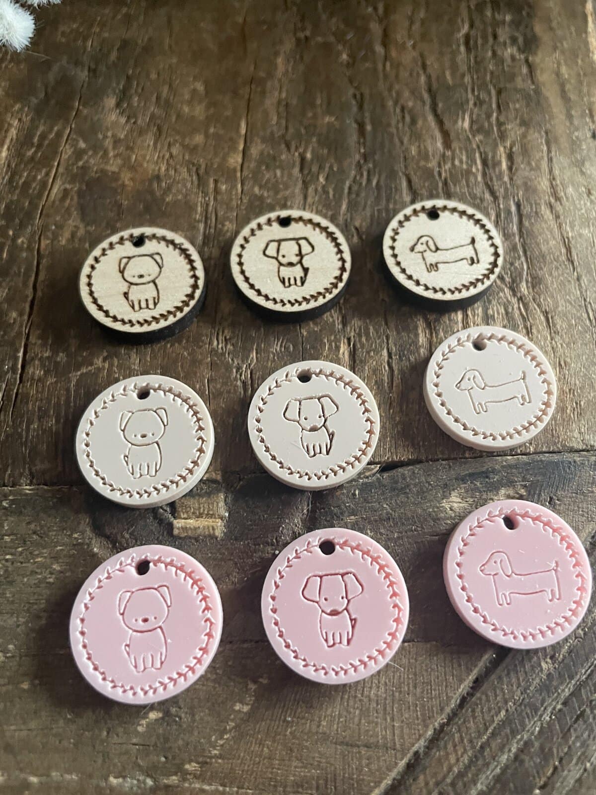 Cute dog-themed wooden tags for knitting or crochet projects, featuring adorable puppy illustrations and customizable options.