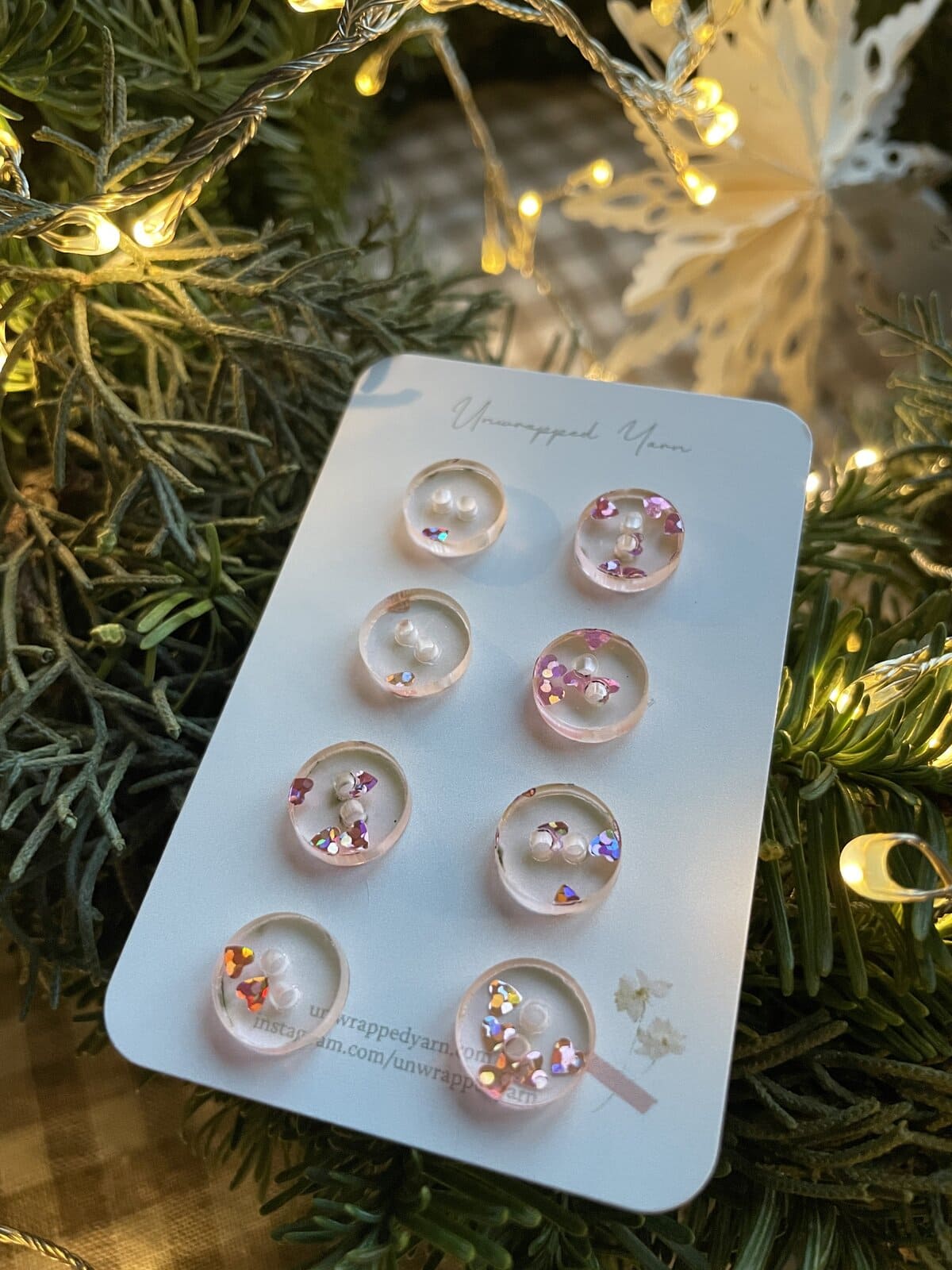 Clear resin buttons with iridescent glitter, perfect for knitting and crochet projects.