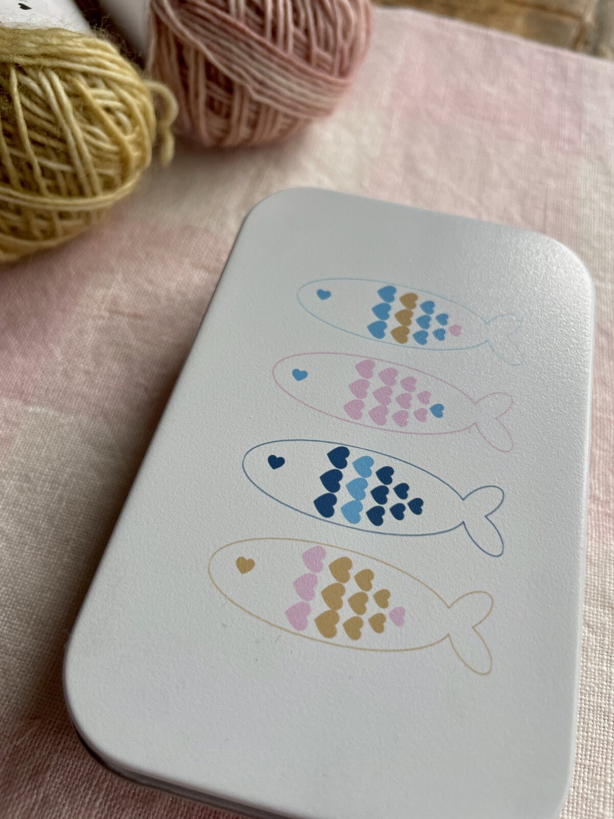 Fish with Hearts Tin - Image 2